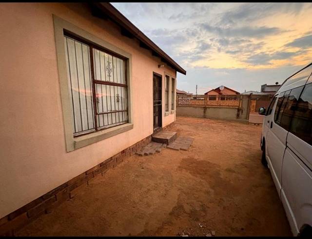3 BEDROOM HOUSE FOR SALE IN KAGISO